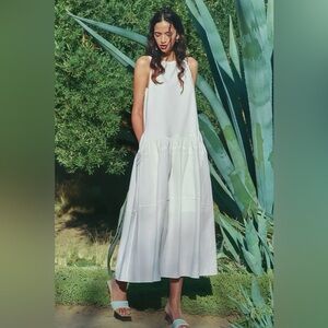 Elegant White Sleeveless Maxi Dress